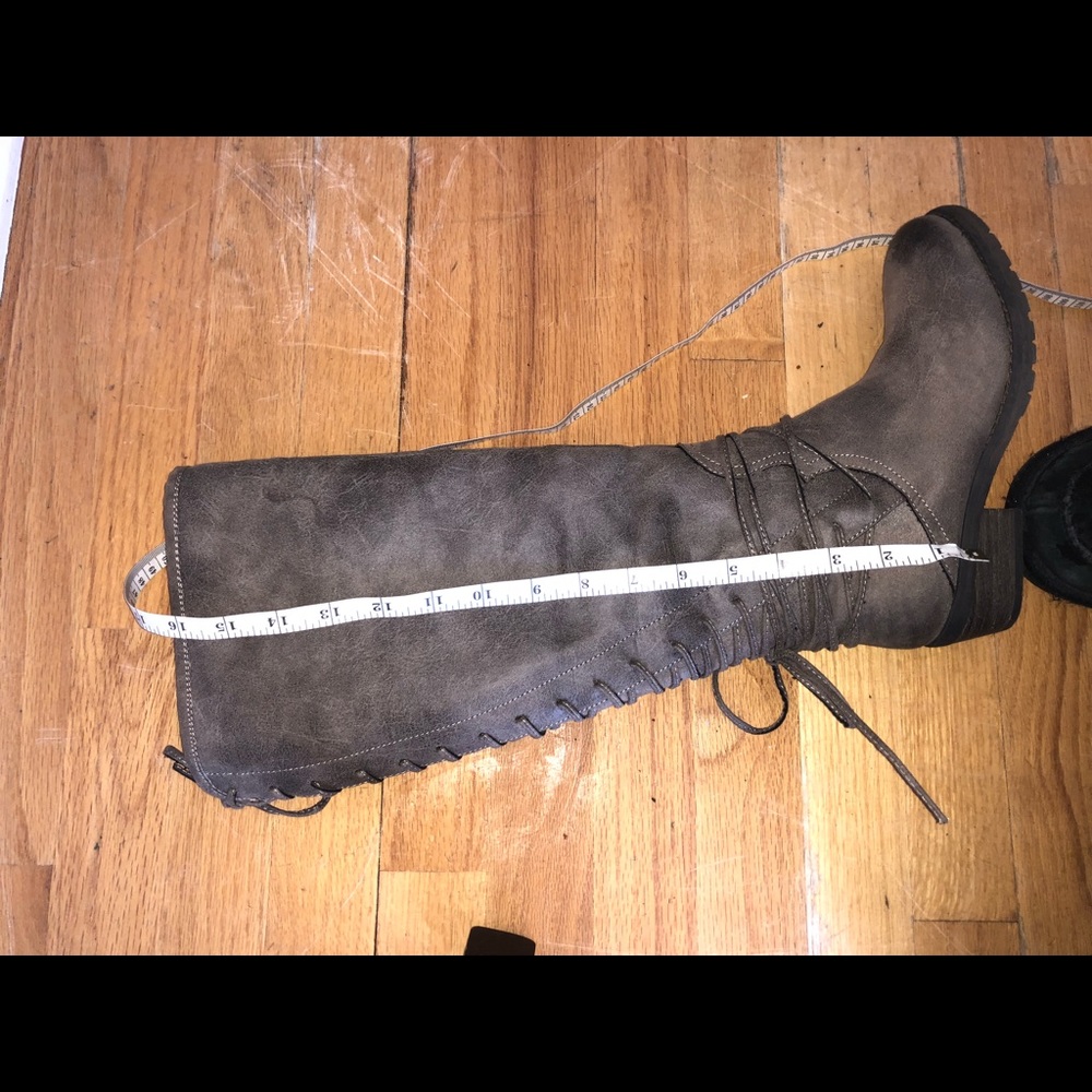 Boots - Picture 5 of 6